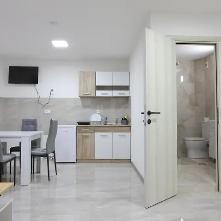 アパートホテル Ivan's 4*